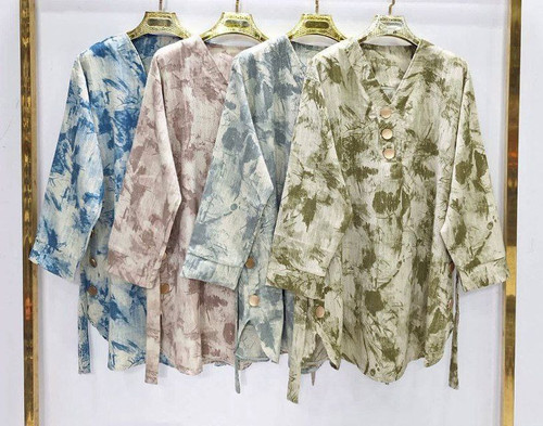 شومیز زنانه طرح آبرنگی جلو بسته یقه دلبری